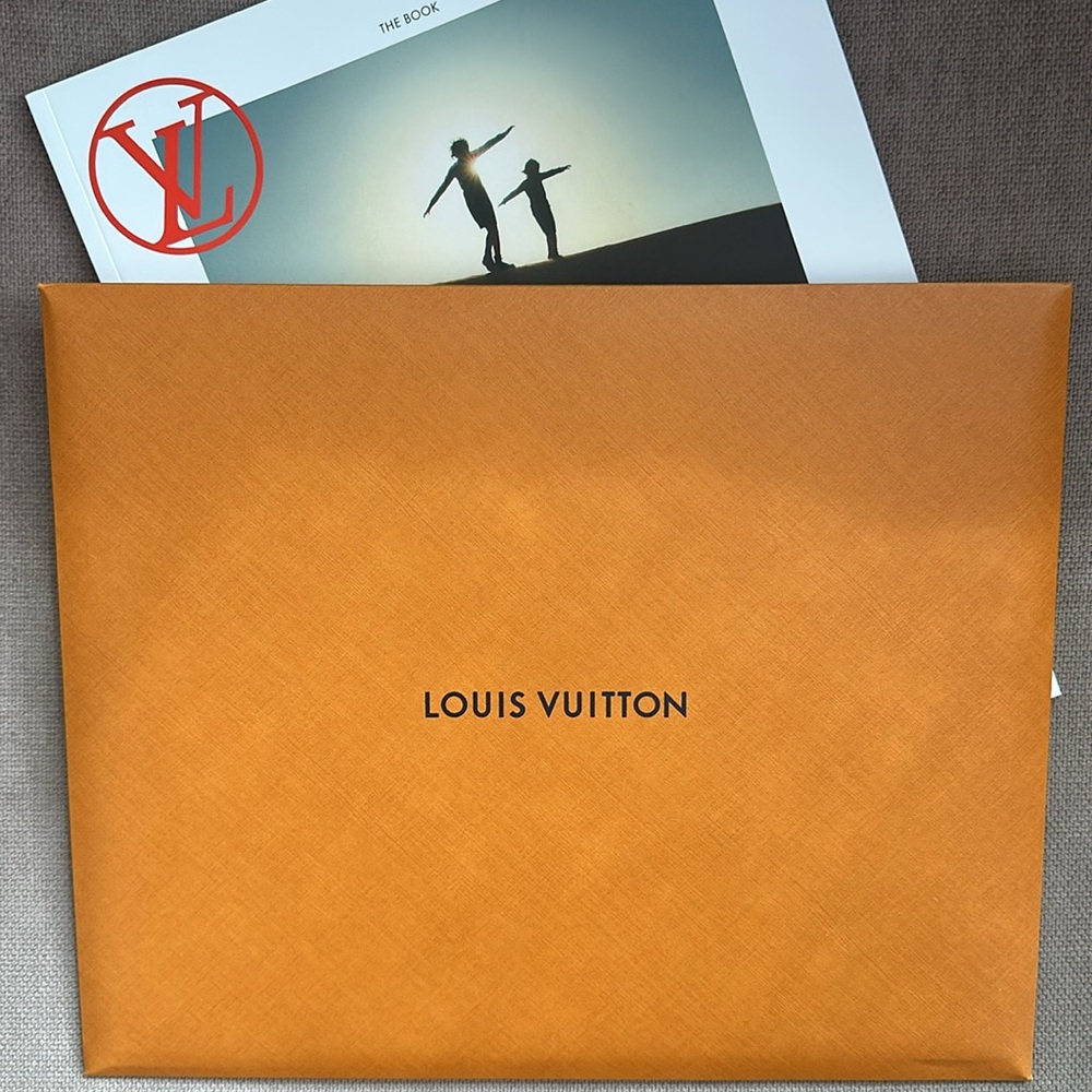 Louis Vuitton - The Book #14 w/Silhouette Cover - Coffee Table Show Off Book - Picture 2 of 4